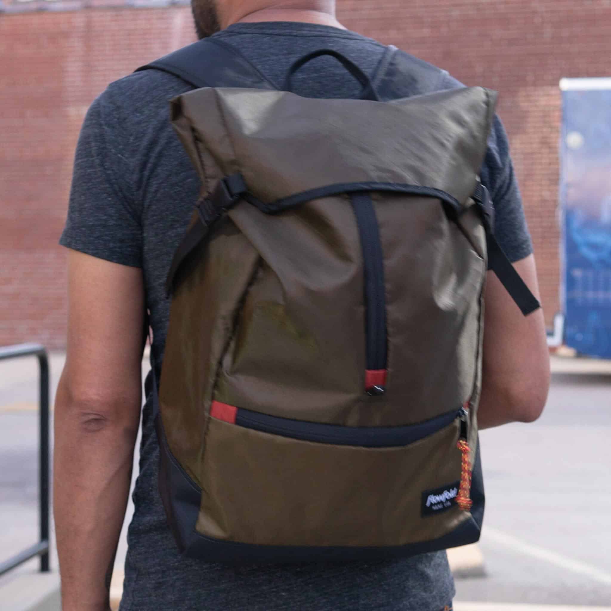Commuter Center-zip Backpack 18L by Flowfold