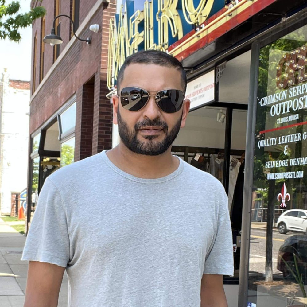 Da Corsa Sunglasses from Carsten Boyd. Brushed Bronze/Smoke worn view.