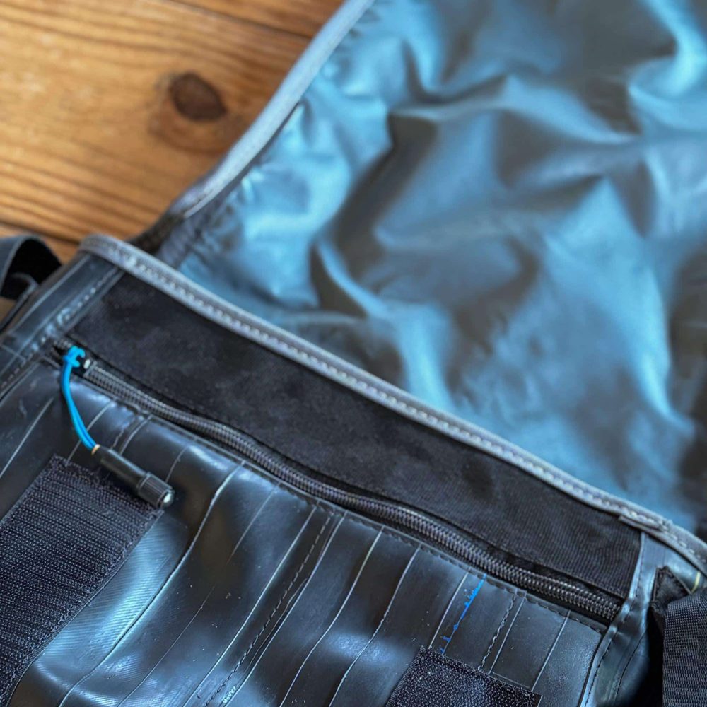 Haversack Satchel by Alchemy Goods. Zipper view 2.