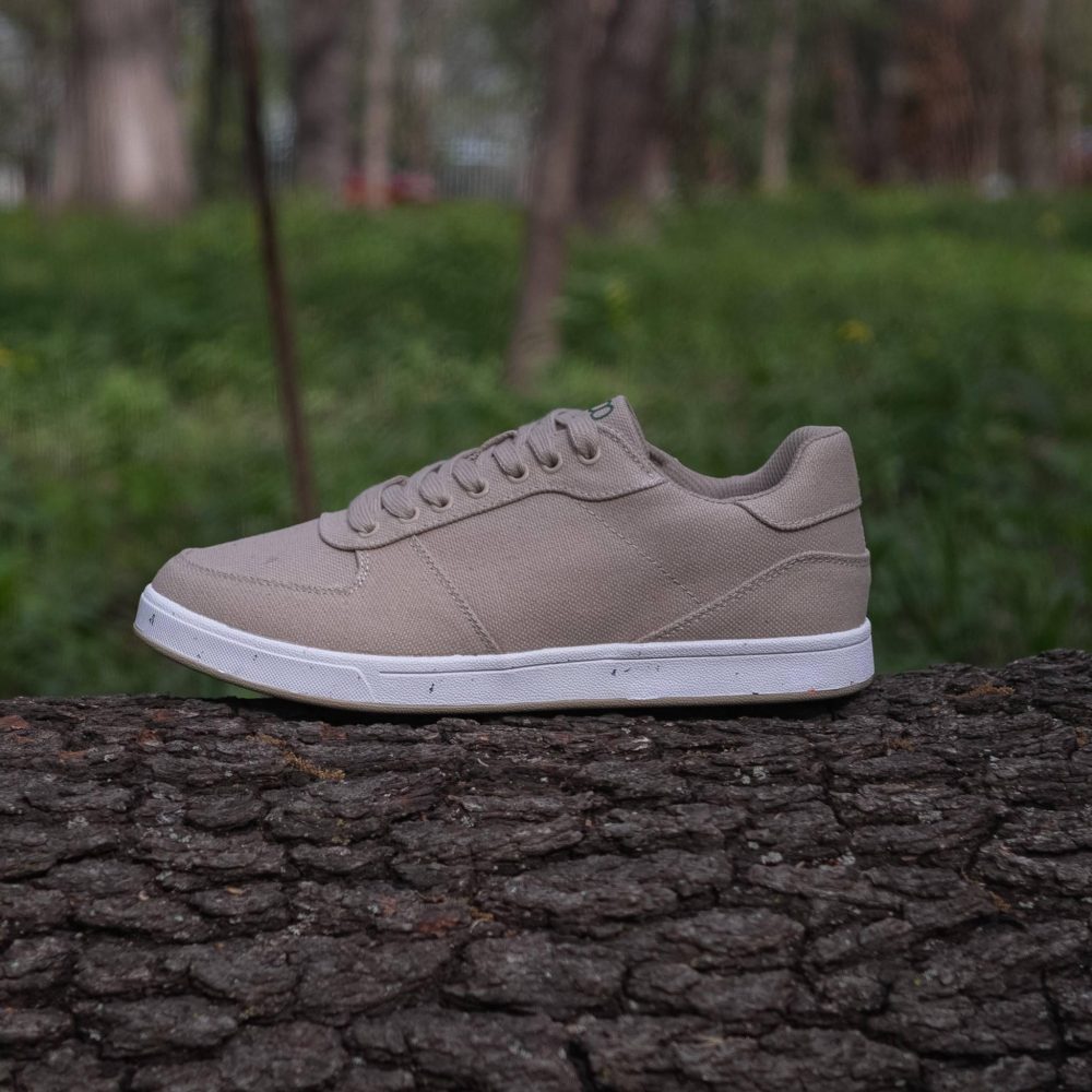 Seeker Hemp Sneaker in beige. Left shoe view.